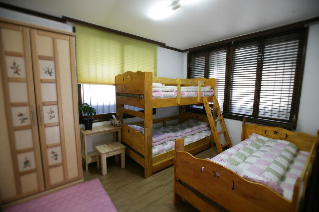 Green Guesthouse Gwangju Metropolitan City Room photo
